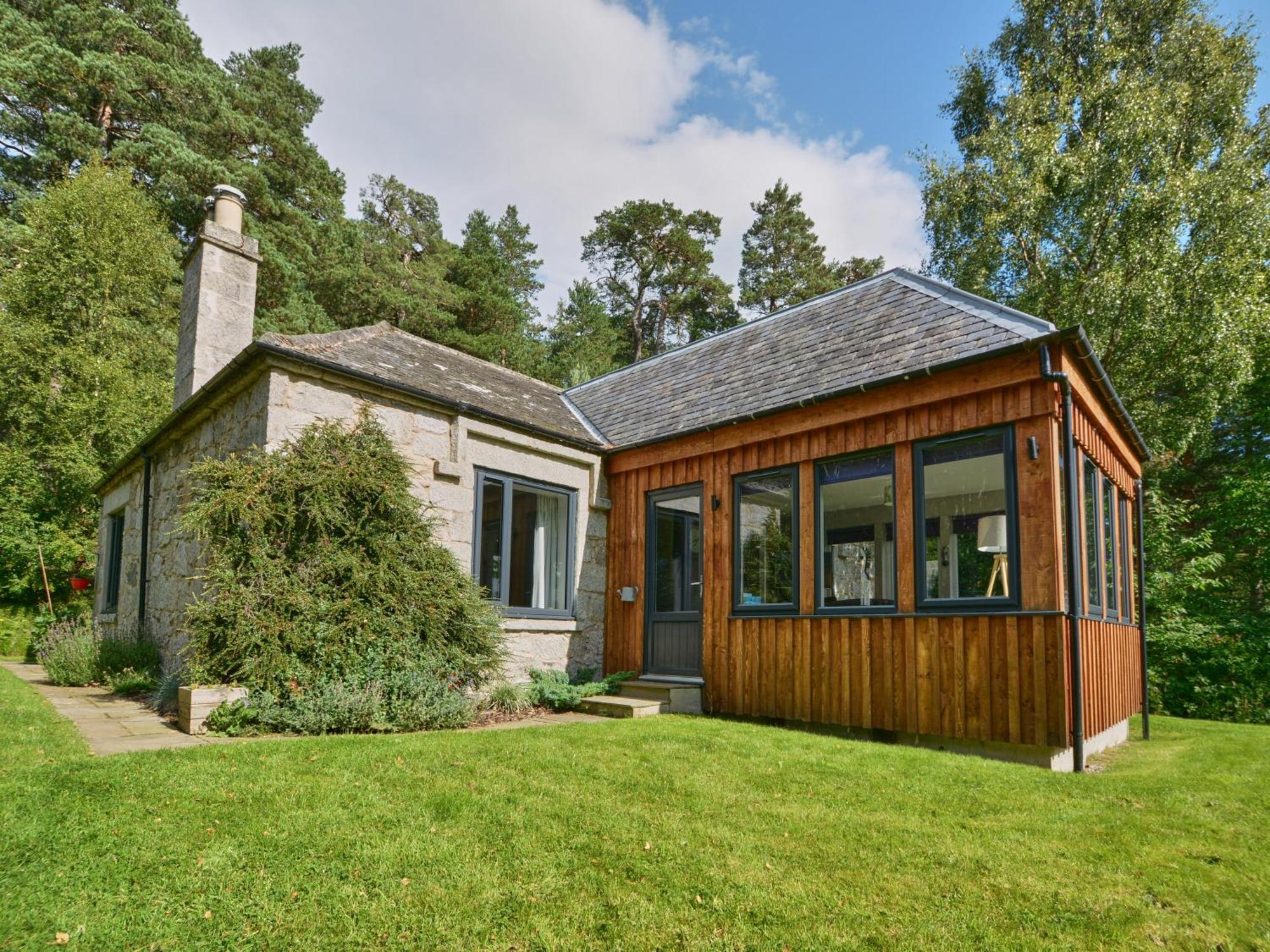 Amazing Cottage With Private Indoor Swim Pool And Hot Tub Grantown-on-Spey Zewnętrze zdjęcie
