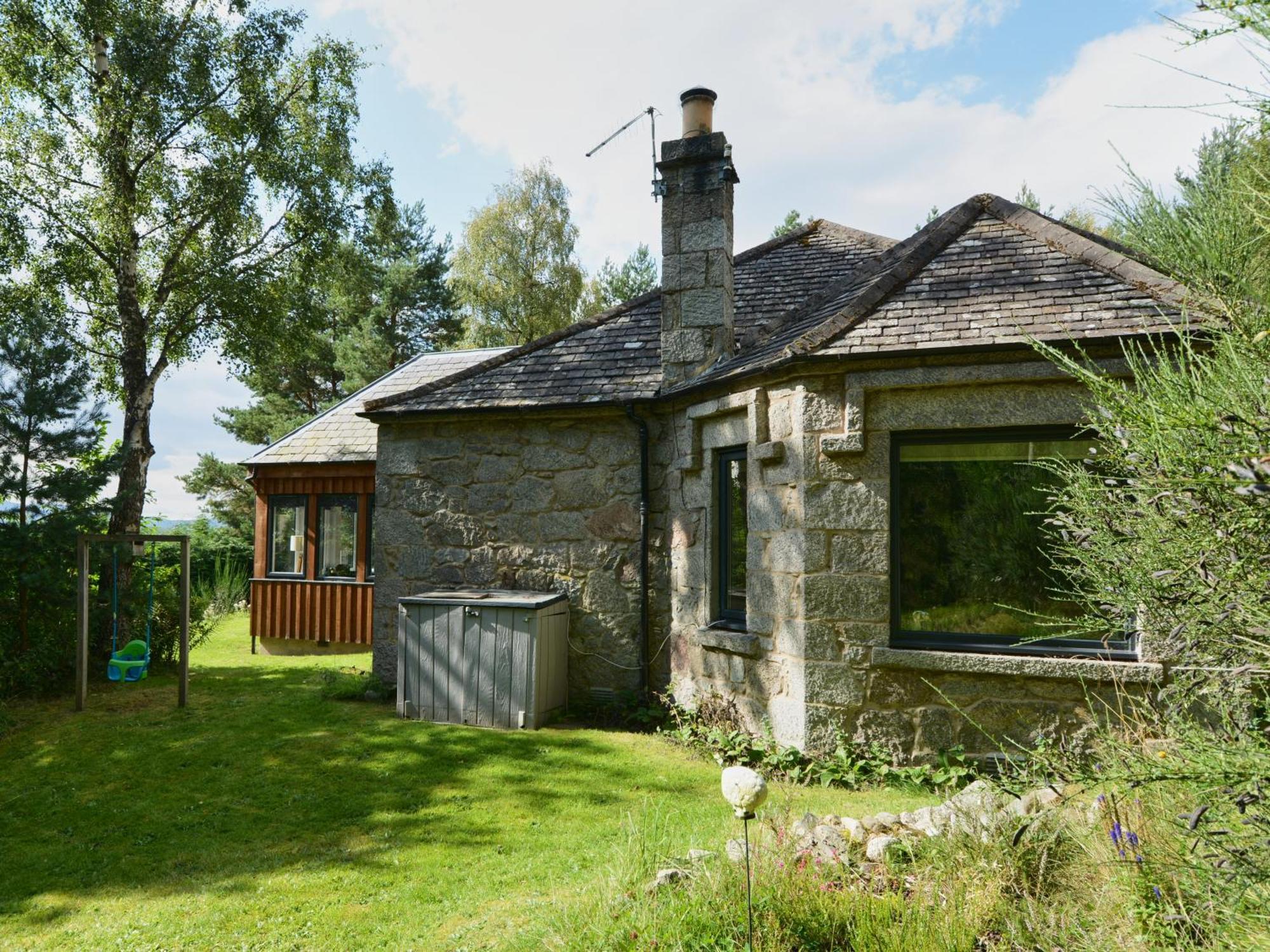 Amazing Cottage With Private Indoor Swim Pool And Hot Tub Grantown-on-Spey Zewnętrze zdjęcie