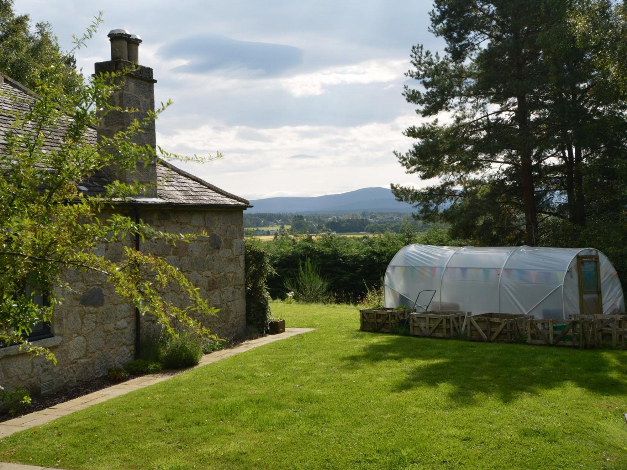 Amazing Cottage With Private Indoor Swim Pool And Hot Tub Grantown-on-Spey Zewnętrze zdjęcie